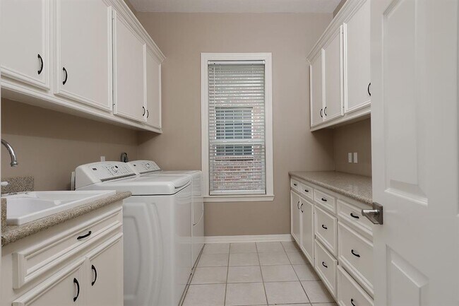 Building Photo - 14 Graceful Elm Ct