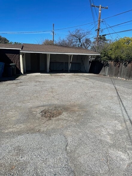 Garage - 3121 Alma St