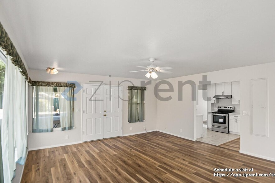 Building Photo - Unit