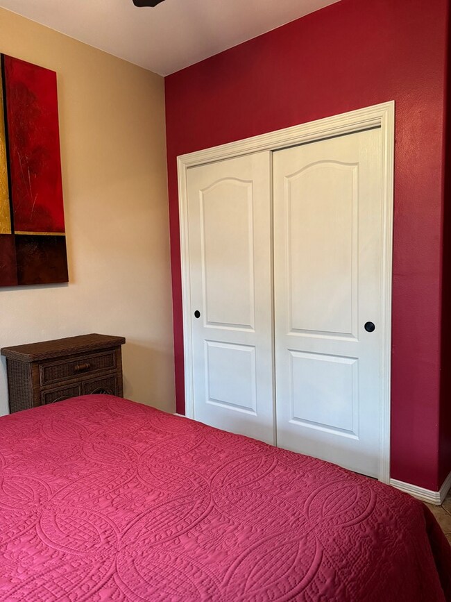 Building Photo - 5 Augusta Ct