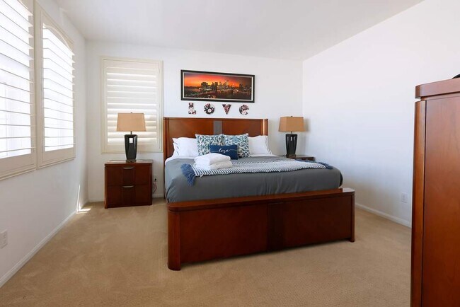 Building Photo - 10959 Lotus Dr