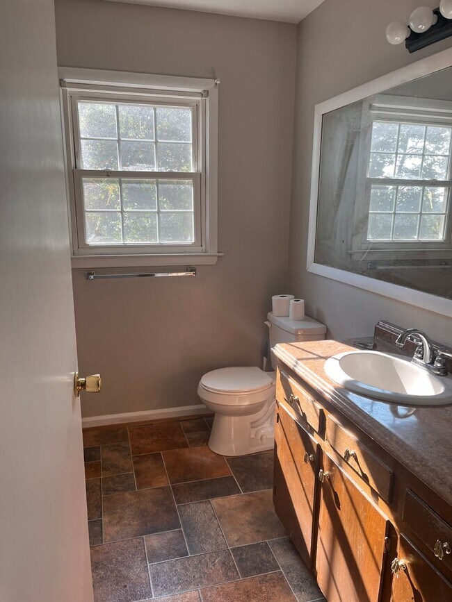 Building Photo - Spacious two bedroom in Altavista! Close t...