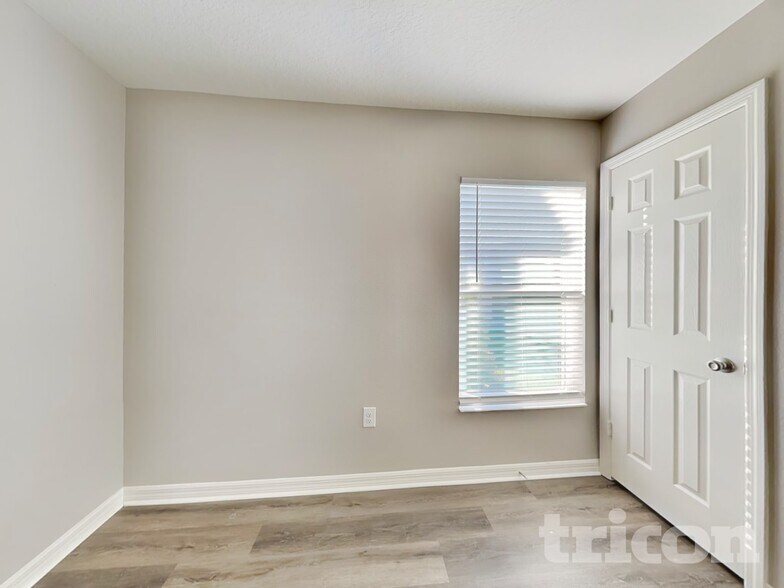 Building Photo - 624 Bullrush Ct