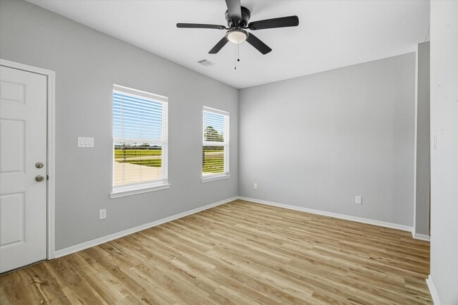 Building Photo - 205 N Bay