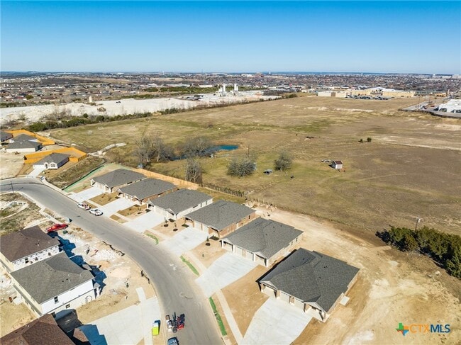 Building Photo - 3505 Abraham Dr