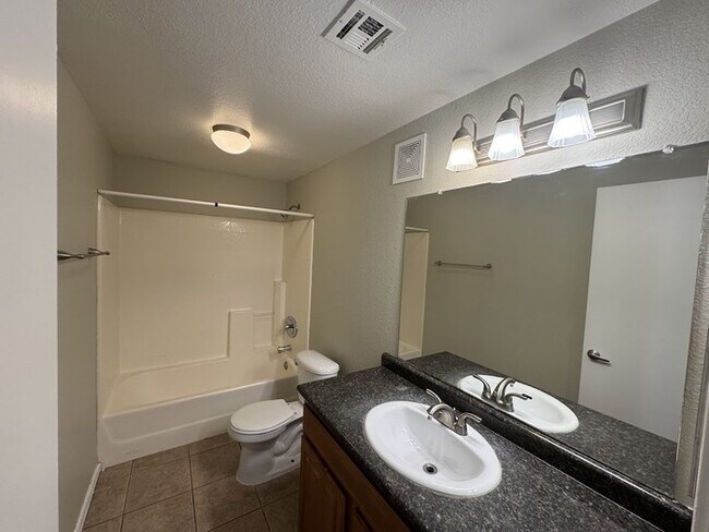 Building Photo - Southeast Phoenix Condo