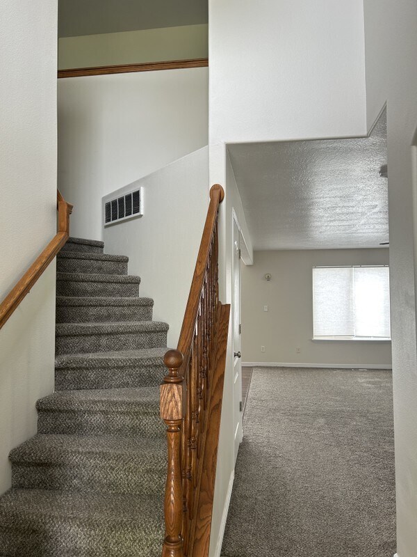 Building Photo - 7497 Valley Maple Dr