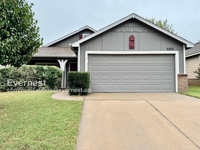 Primary Photo - 2220 E Elmira St