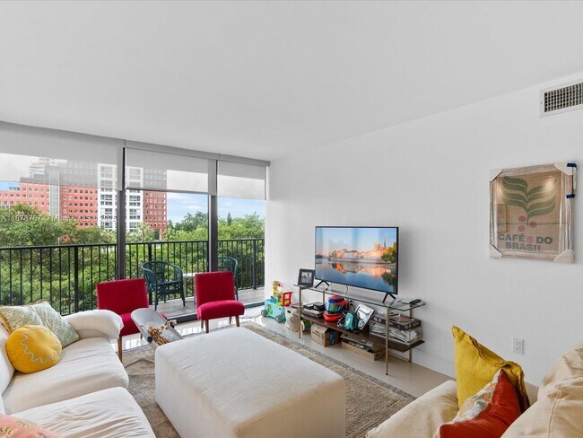 Building Photo - 1450 Brickell Bay Dr
