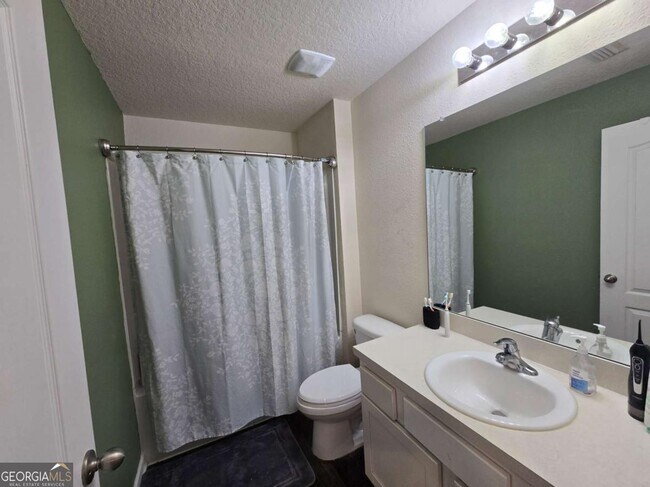 Building Photo - 131 Ashwood Cir