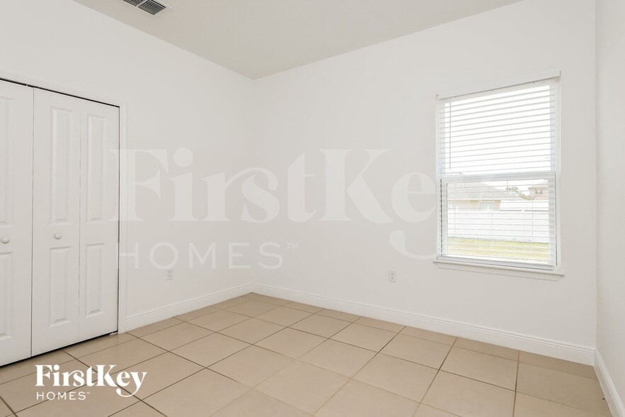 Building Photo - 1133 N Platte Ln