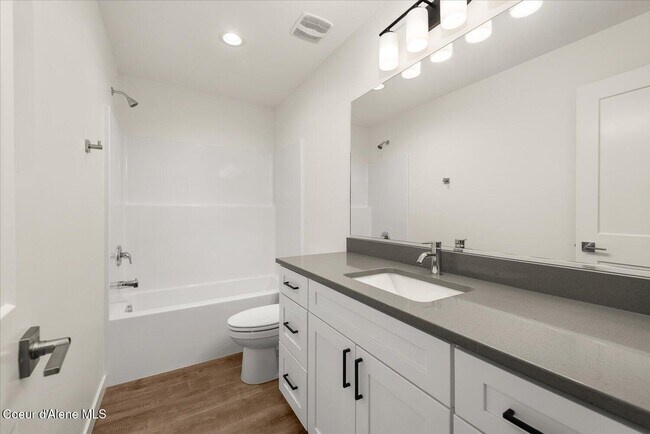 Building Photo - 2246 Chaffee St