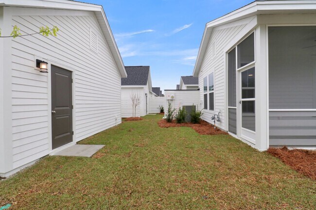 Building Photo - Stunning 3 Bed, 3.5 Bath End-Unit Townhome for Rent in Midtown Nexton —