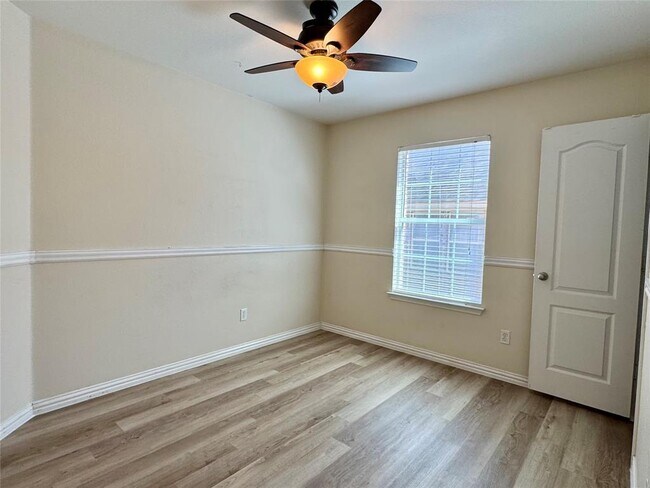 Building Photo - 155 Birdwell Ln