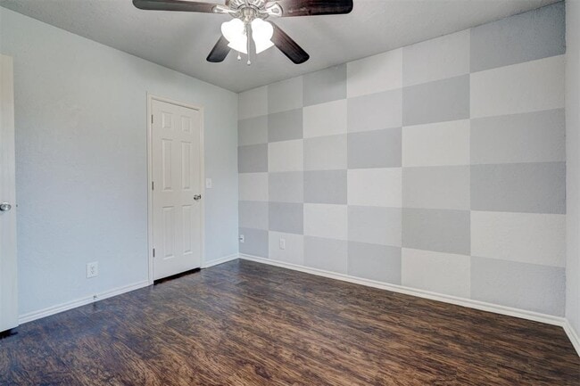 Building Photo - 1019 Dustin Dr