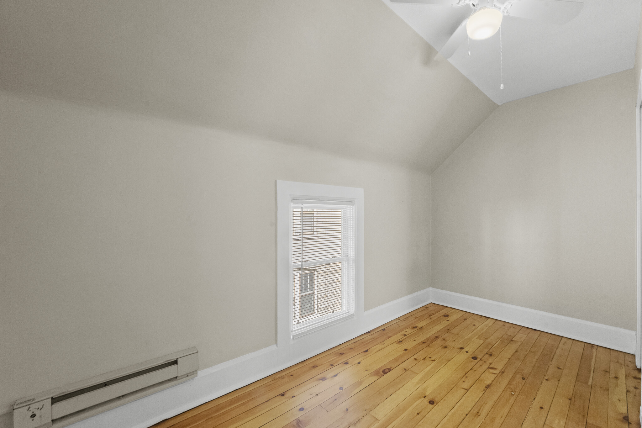 Building Photo - 331 Des Plaines Ave