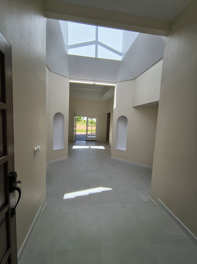 Building Photo - 462 Avenida Adobe