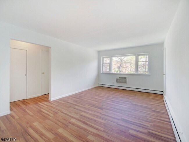 Building Photo - 365 Bloomfield Ave