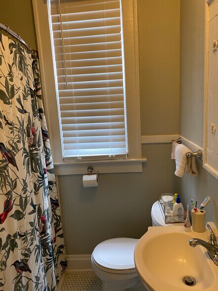 Building Photo - 1888 E Rich St