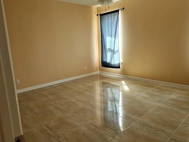 Building Photo - 1913 Ridgeway Cir