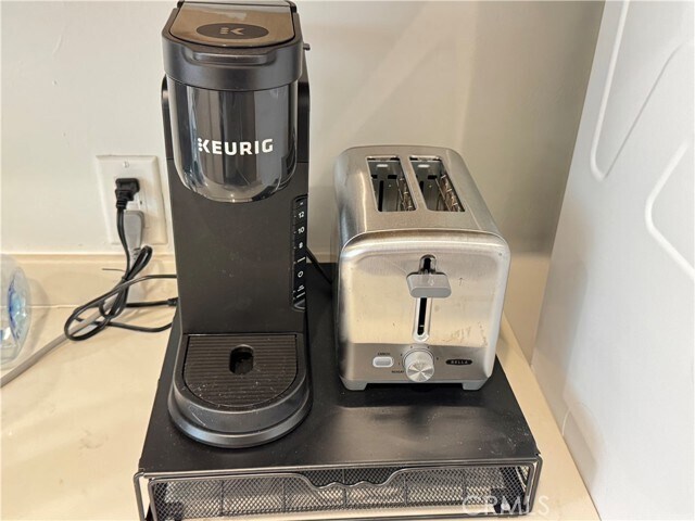 Building Photo - 251 N Oakland Ave