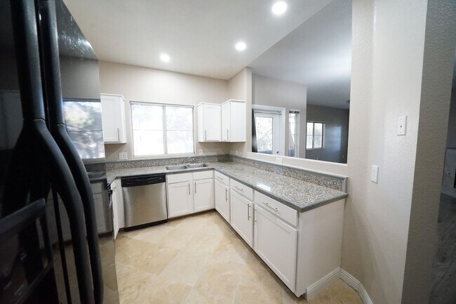 Building Photo - SHOWINGS AVAILABLE NOW