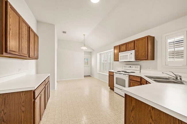 Building Photo - 12113 Thicket Bend Dr