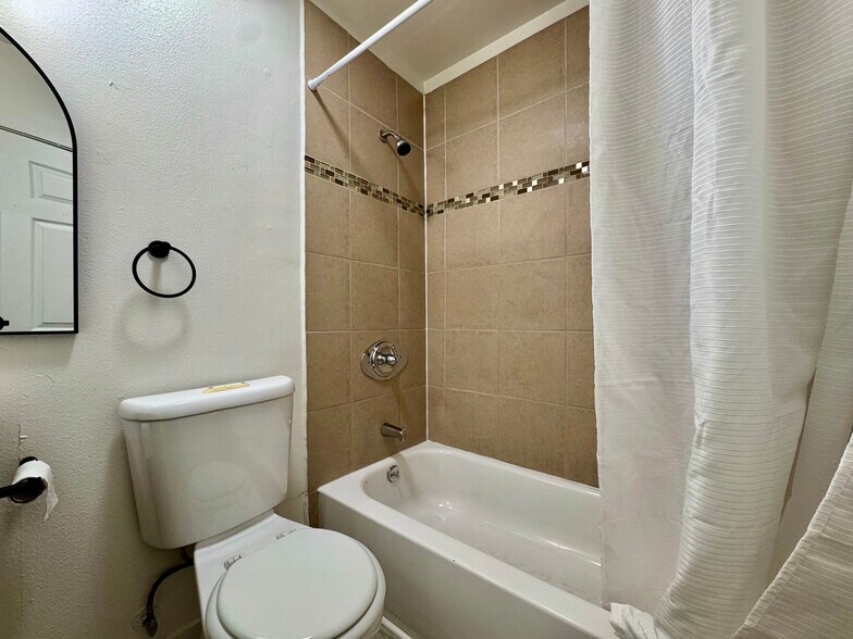 Building Photo - 695 30th St