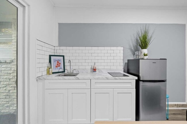 Building Photo - 2119 Linden Creek Ln