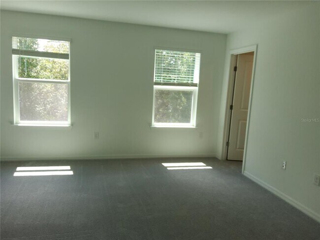 Building Photo - 1836 Fan Palm Dr