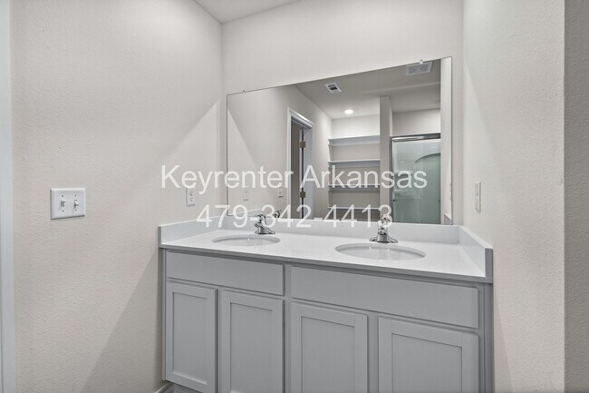 Building Photo - Gorgeous Home in Gentry!