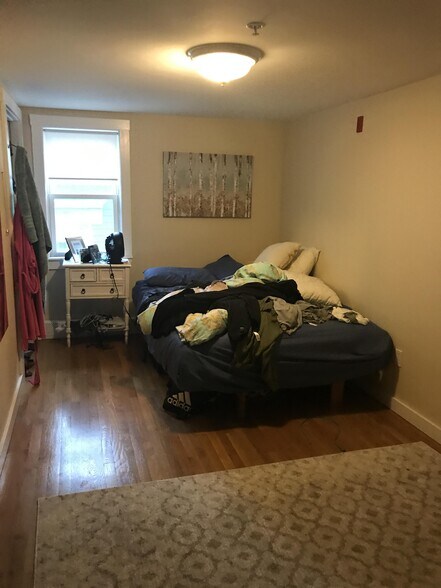 Building Photo - 266 Gold St