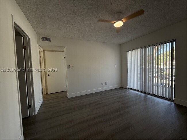 Building Photo - 510 S Park Rd
