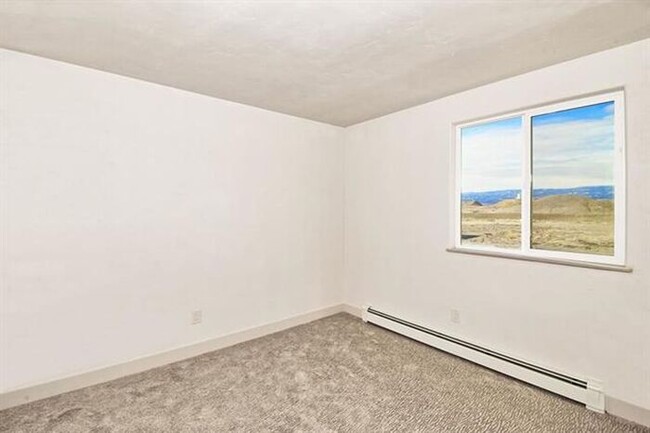 Building Photo - Stunning, Newly Remodeled Condo in Southri...