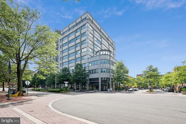 Building Photo - 3013 S Columbus St