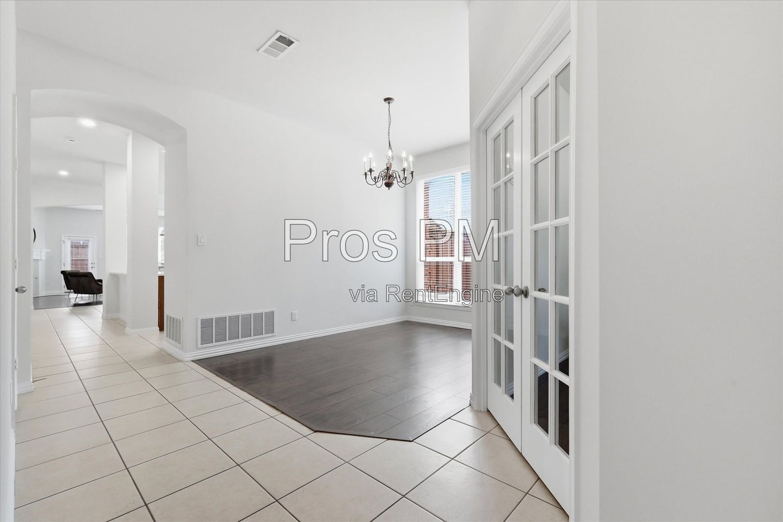 Building Photo - 2432 Chesterwood Dr
