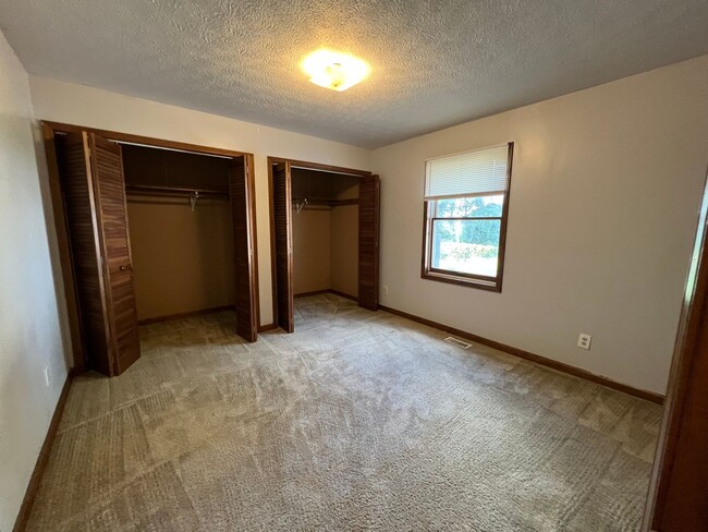 Building Photo - Don't Miss Out!