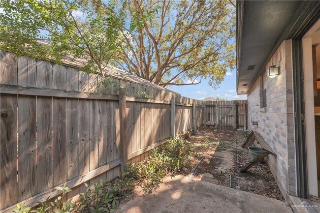 Building Photo - 9 Avocet Ave
