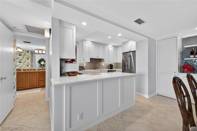 Building Photo - 3443 Gulf Shore Blvd N