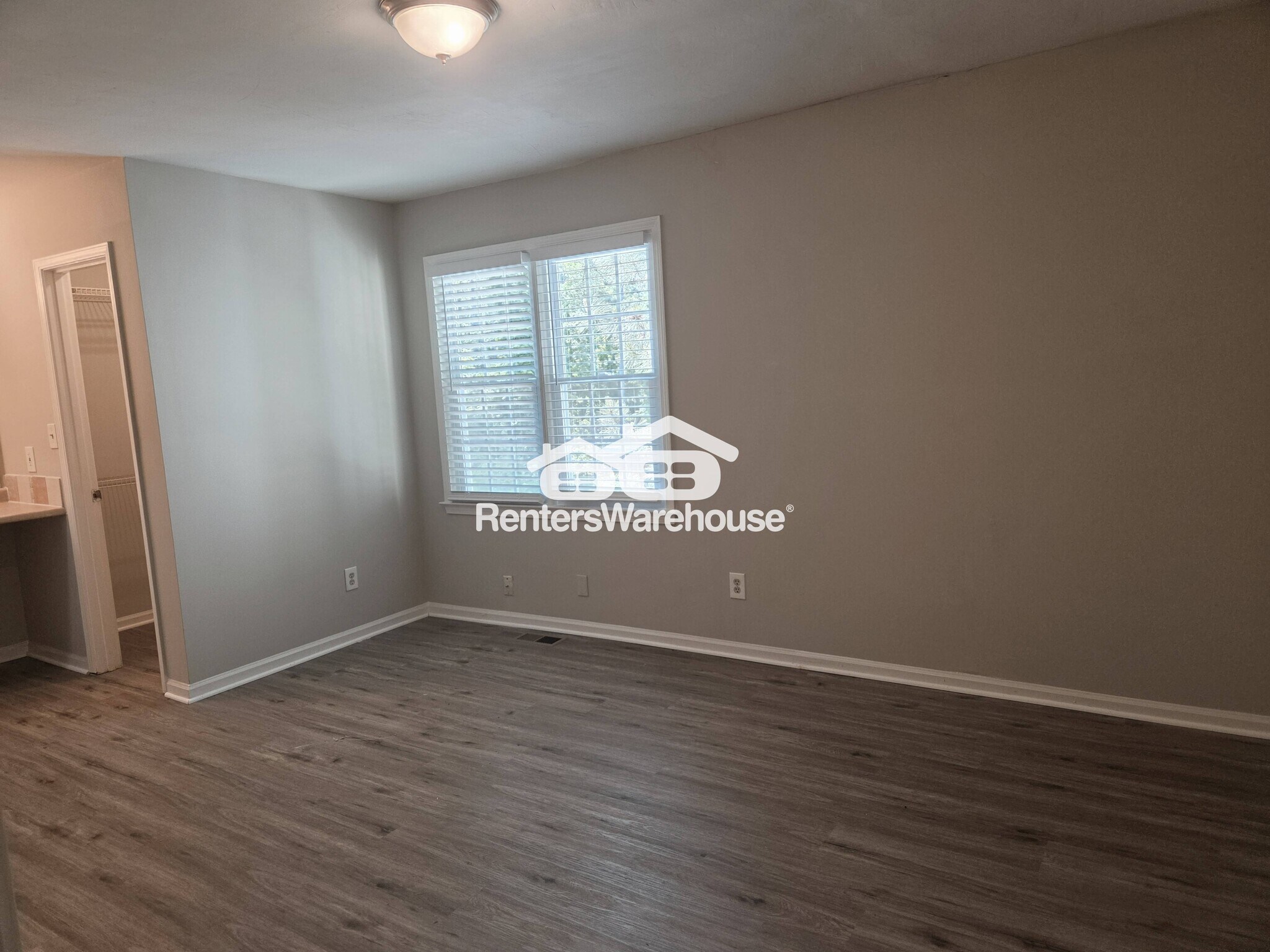 Building Photo - 4891 Jenny Dr