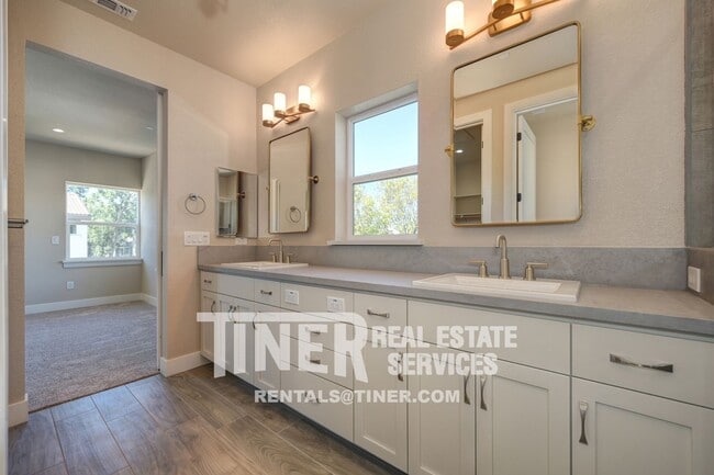 Building Photo - 8943 Fair Oaks Blvd