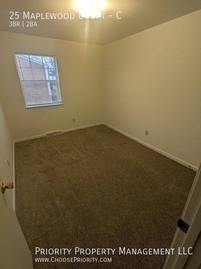 Building Photo - 25 Maplewood Ct