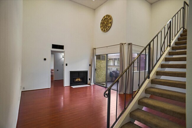 Building Photo - 1339 N Columbus Ave