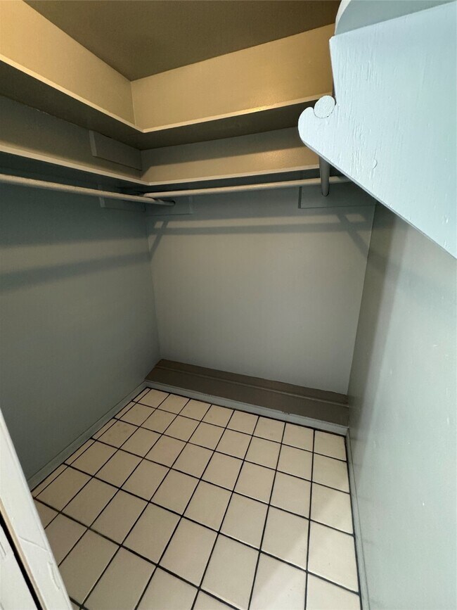 Building Photo - 4206 Gardendale Dr
