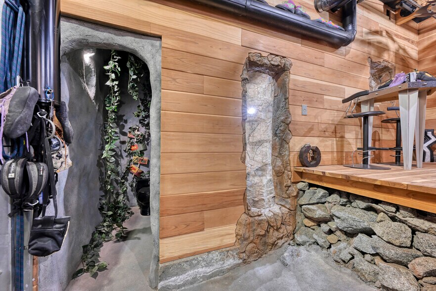 Building Photo - 8985 Vista de Lago Ct