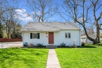 Building Photo - 2 Bed, 1 Bath House in Savoy - AVAILABLE M...