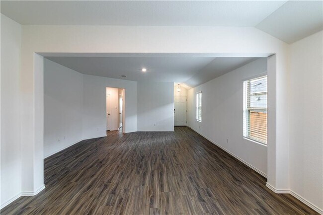 Building Photo - 744 Xanadu Dr
