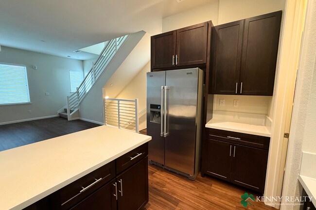 Building Photo - Spacious 2 Bedroom, 2.5 Bathroom Condo wit...