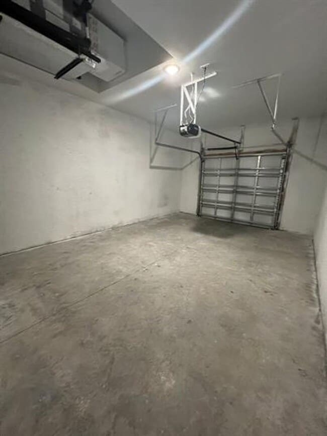 Building Photo - 1151 Oceanic Rd