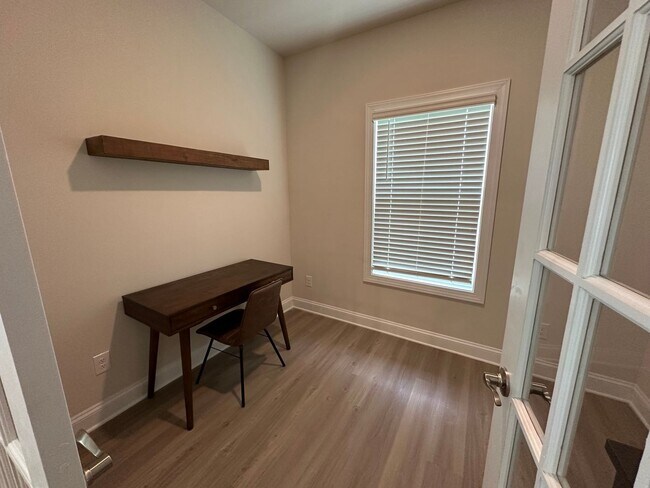 Building Photo - Charming Ranch Home w/Flex Space